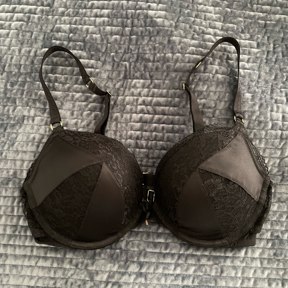 Victoria’s Secret bra 34D